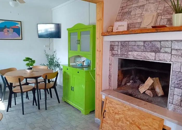 The Quiet Nyaraló *