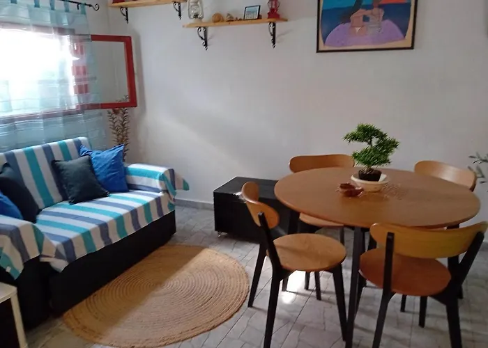 The Quiet Nyaraló *